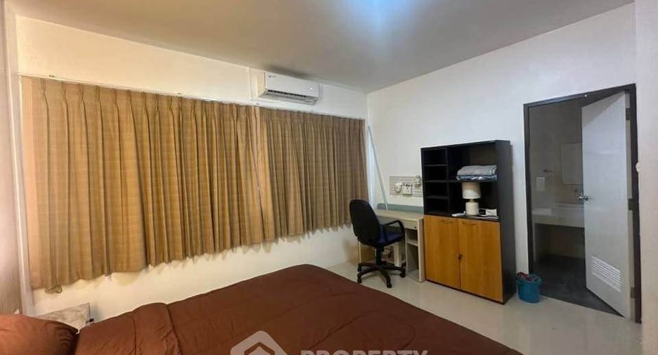 For rent 3 bedrooms townhouse in Bang Lamung, Chonburi