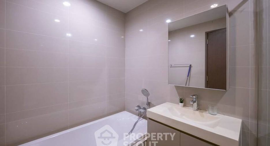 For rent 2 bedrooms condo in Pathum Wan, Bangkok