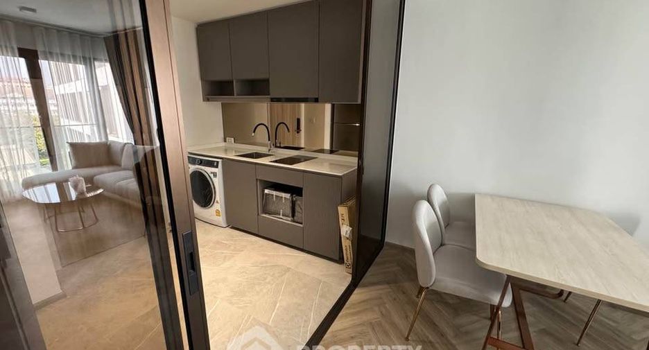 For rent 2 bedrooms condo in Watthana, Bangkok