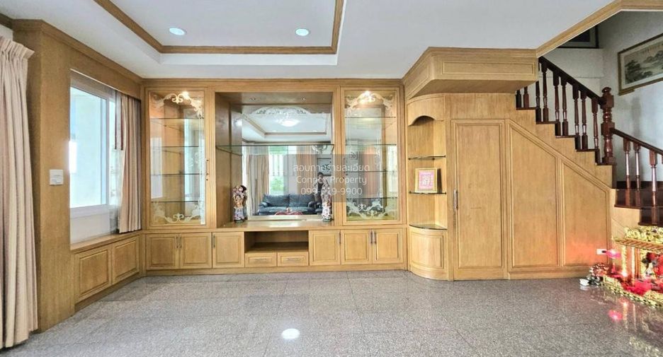 For rent 5 bedrooms townhouse in Bang Kho Laem, Bangkok