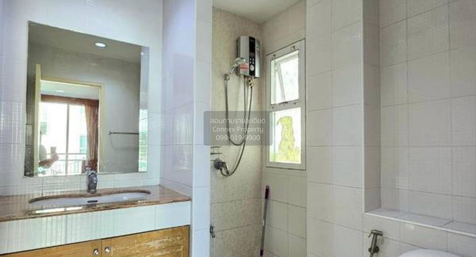 For rent 5 bedrooms townhouse in Bang Kho Laem, Bangkok