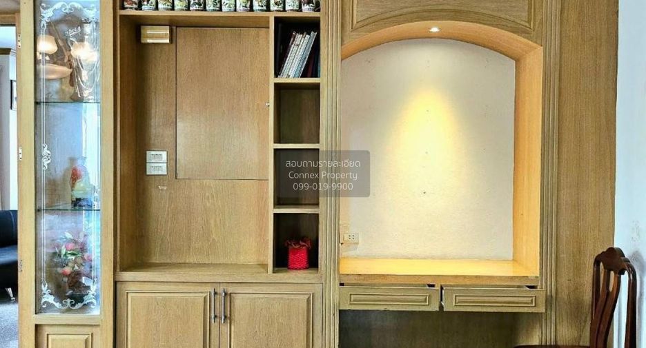 For rent 5 bedrooms townhouse in Bang Kho Laem, Bangkok