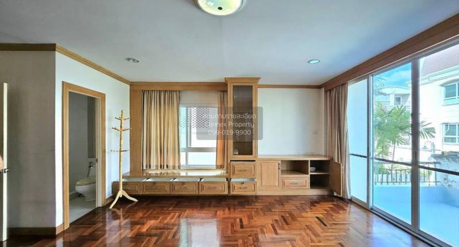 For rent 5 bedrooms townhouse in Bang Kho Laem, Bangkok