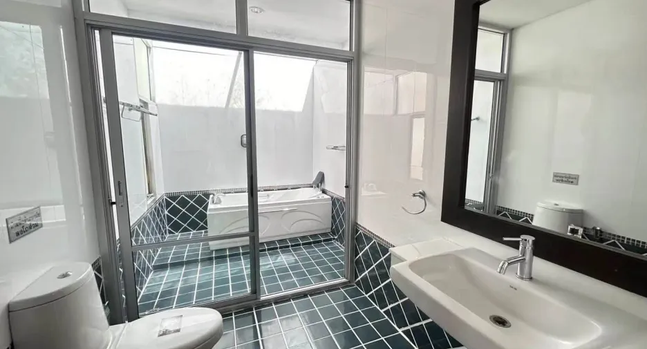 À vendre 4 chambres villa à Jomtien, Pattaya