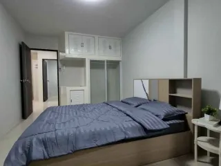 À vendre 2 chambres maison de ville à Bang Lamung, Chonburi