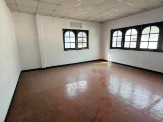 Haus zum Kauf mit 4 Zimmer in Phra Khanong, Bangkok