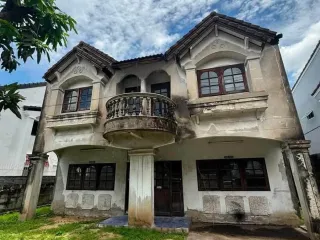 Haus zum Kauf mit 4 Zimmer in Phra Khanong, Bangkok