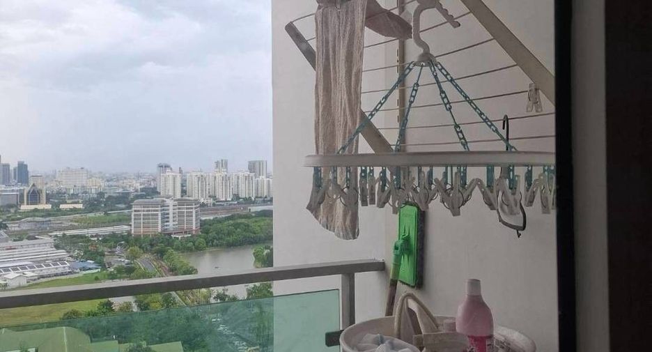 For rent 2 bedrooms condo in Huai Khwang, Bangkok