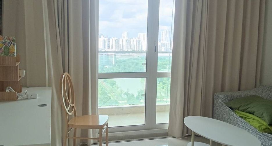 For rent 2 bedrooms condo in Huai Khwang, Bangkok