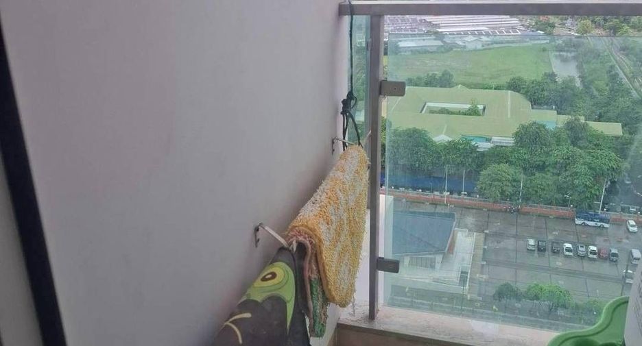 For rent 2 bedrooms condo in Huai Khwang, Bangkok