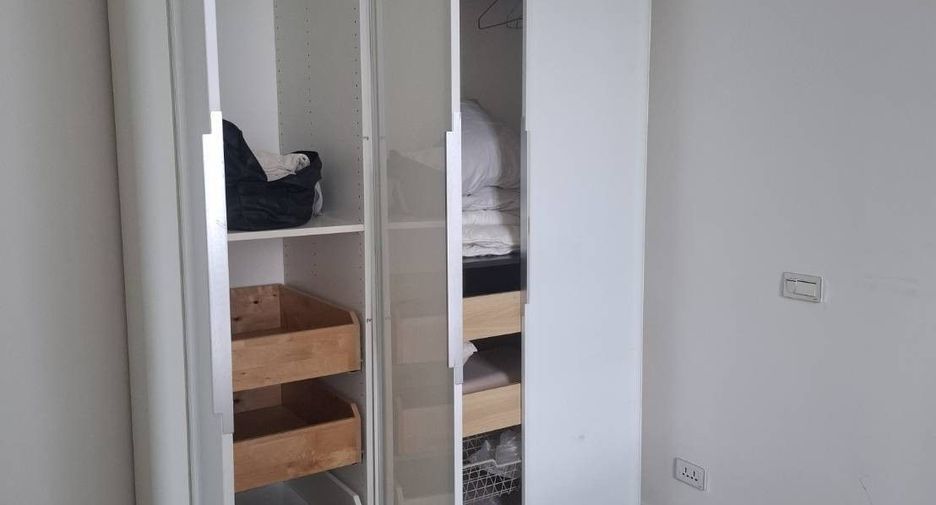 For rent 2 bedrooms condo in Huai Khwang, Bangkok