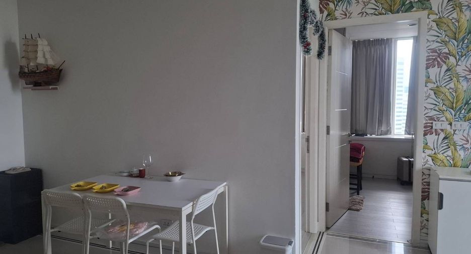 For rent 2 bedrooms condo in Huai Khwang, Bangkok