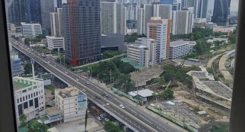 For rent 2 bedrooms condo in Huai Khwang, Bangkok