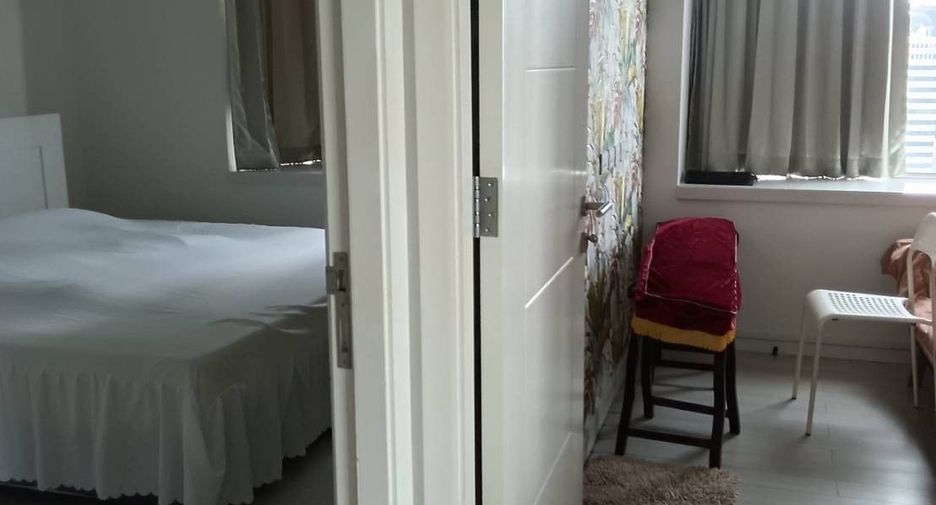 For rent 2 bedrooms condo in Huai Khwang, Bangkok