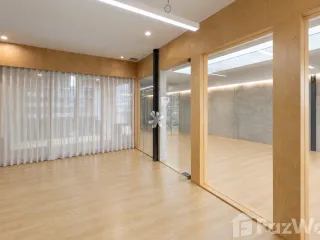 For rent 3 bedrooms office in Watthana, Bangkok