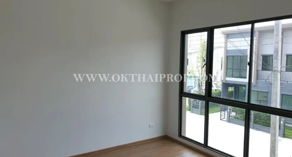 À vendre 3 chambres maison de ville à Bang Yai, Nonthaburi