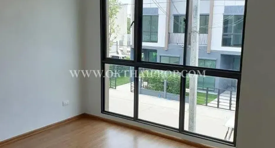 À vendre 3 chambres maison de ville à Bang Yai, Nonthaburi