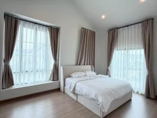 À louer 3 chambres maison à Lat Krabang, Bangkok