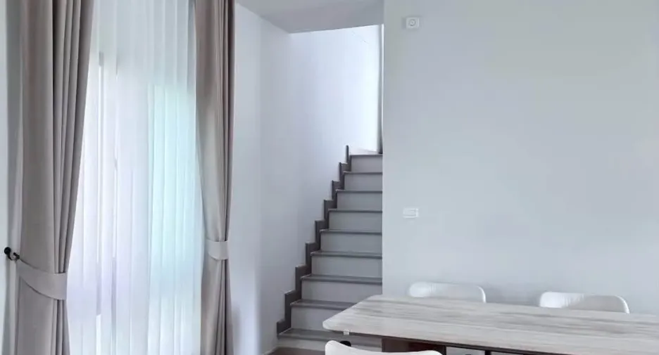 Casa en alquiler de 3 habitaciones en Lat Krabang, Bangkok
