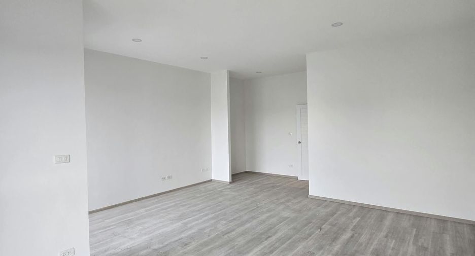 For rent 3 bedrooms retail Space in Thalang, Phuket