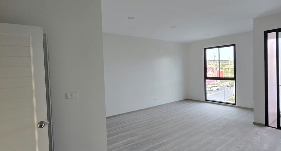 For rent 3 bedrooms retail Space in Thalang, Phuket
