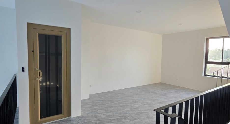 For rent 3 bedrooms retail Space in Thalang, Phuket