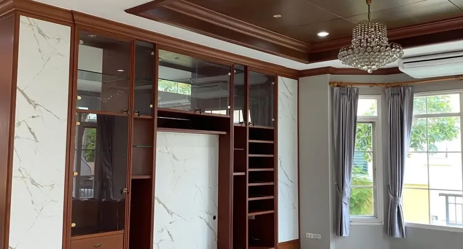 Haus zur Miete mit 4 Zimmer in Phra Khanong, Bangkok