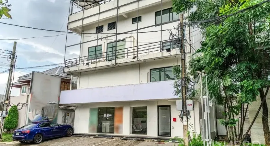 For rent 9 ベッドルーム office in Prawet, Bangkok