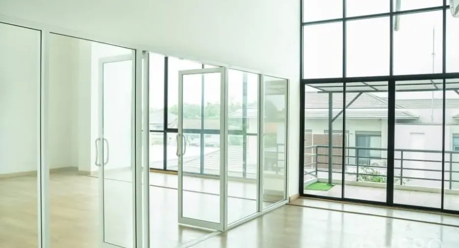 For rent 9 ベッドルーム office in Prawet, Bangkok
