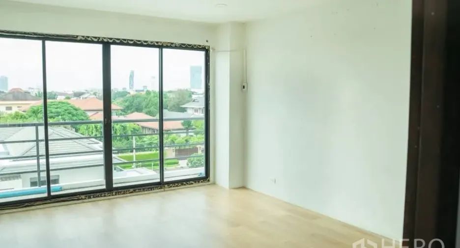 For rent 9 ベッドルーム office in Prawet, Bangkok