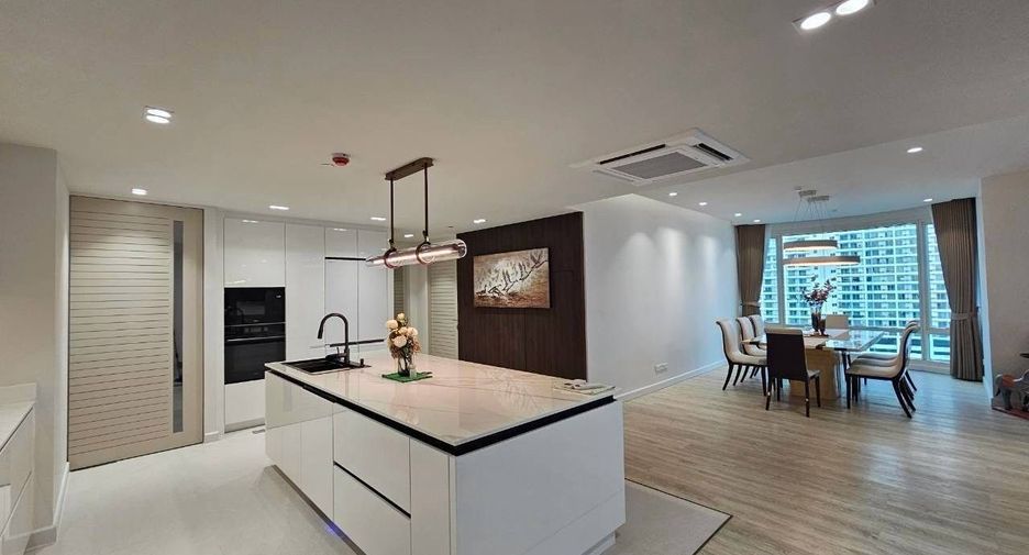 Condo en alquiler de 3 habitaciones en Bang Kho Laem, Bangkok