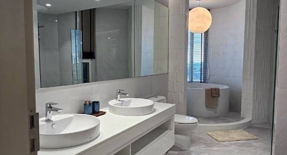 Condo en alquiler de 3 habitaciones en Bang Kho Laem, Bangkok