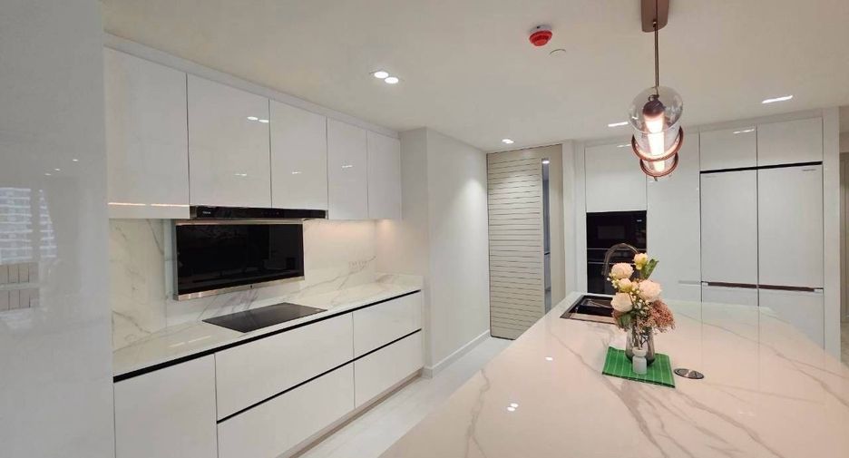 Condo en alquiler de 3 habitaciones en Bang Kho Laem, Bangkok
