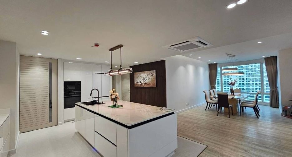 Condo en alquiler de 3 habitaciones en Bang Kho Laem, Bangkok