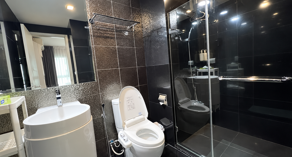For rent 2 bedrooms condo in Khlong Toei, Bangkok