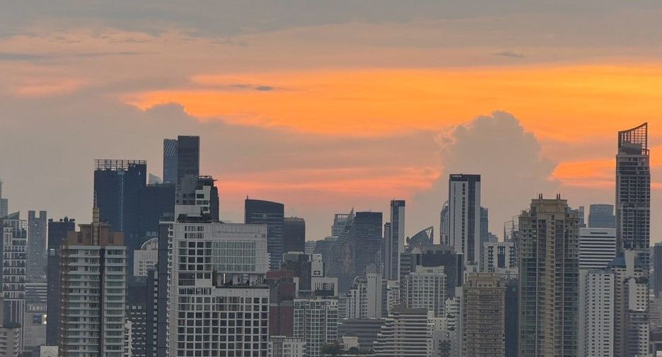 For rent 2 bedrooms condo in Watthana, Bangkok