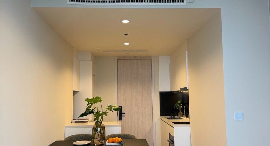 For rent 2 bedrooms condo in Watthana, Bangkok