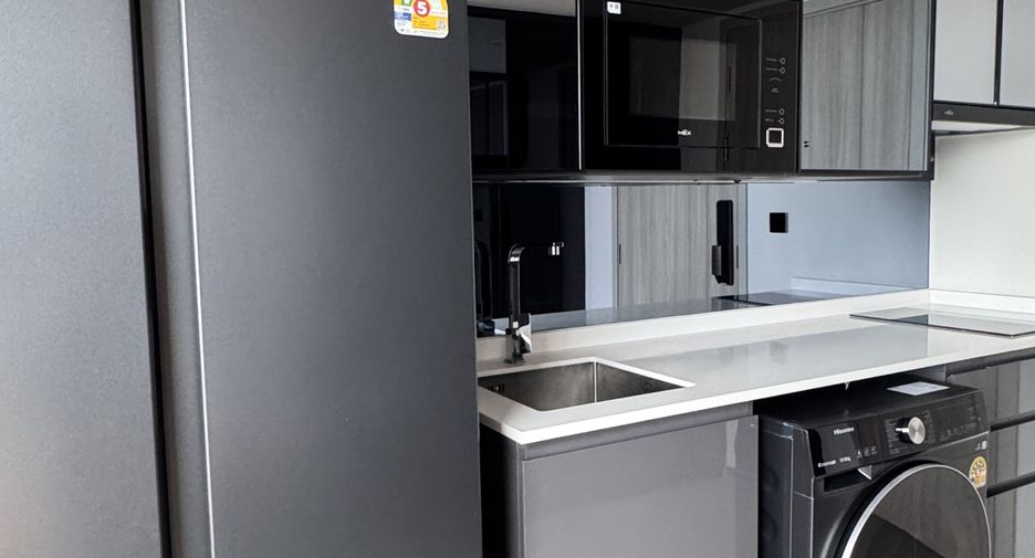 For rent 2 bedrooms condo in Bang Rak, Bangkok