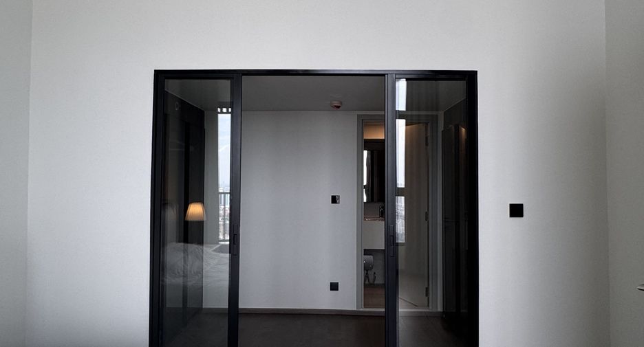 For rent 2 bedrooms condo in Bang Rak, Bangkok