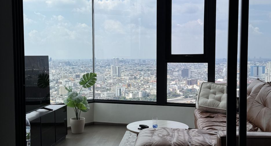 For rent 2 bedrooms condo in Bang Rak, Bangkok