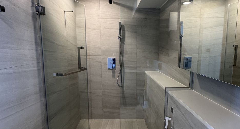 For rent 2 bedrooms condo in Bang Rak, Bangkok