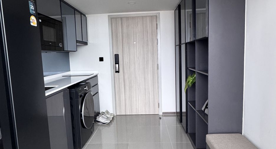 For rent 2 bedrooms condo in Bang Rak, Bangkok