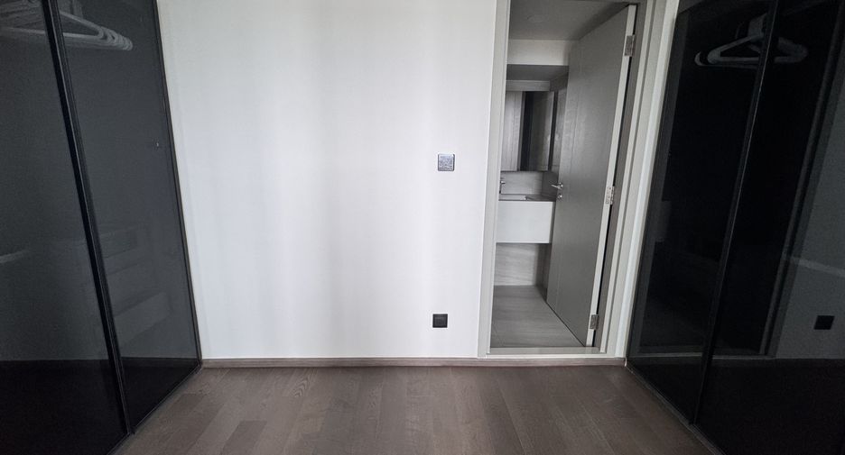 For rent 2 bedrooms condo in Bang Rak, Bangkok