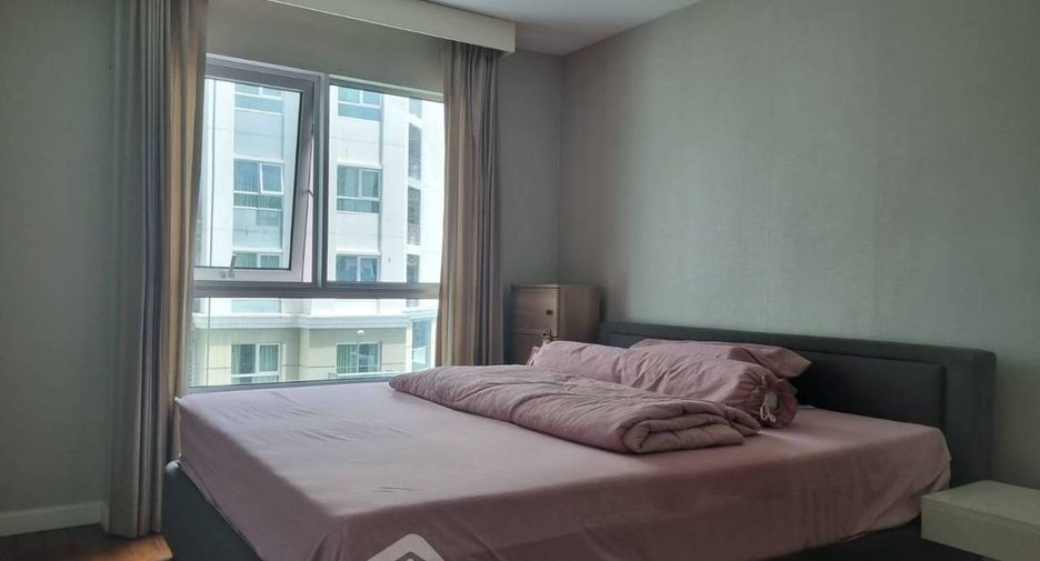 For rent 2 bedrooms condo in Huai Khwang, Bangkok