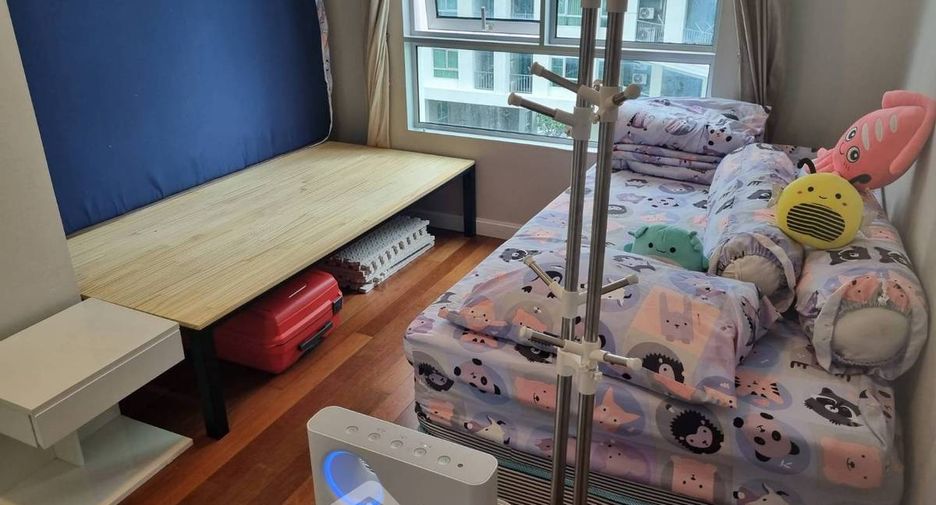 For rent 2 bedrooms condo in Huai Khwang, Bangkok