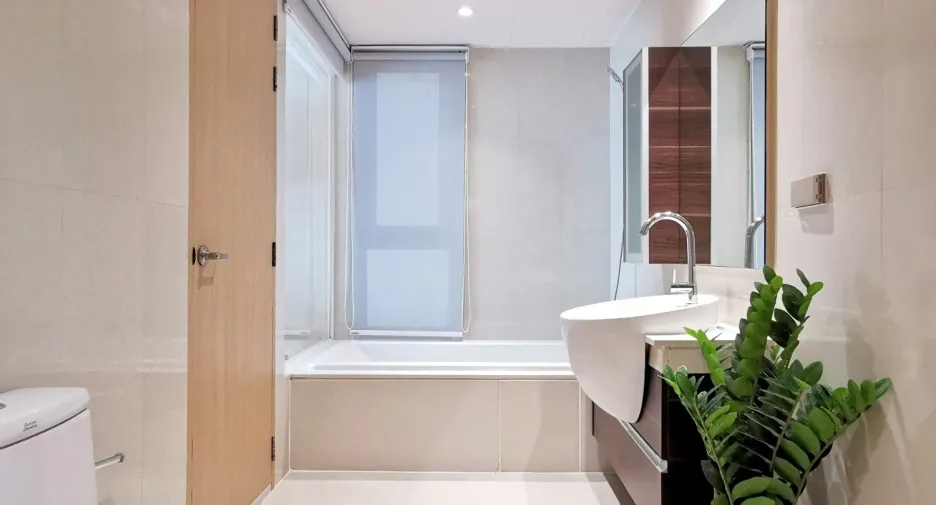 For rent 2 bedrooms condo in Khlong Toei, Bangkok
