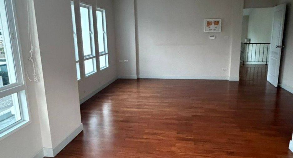 Haus zur Miete und zum Kauf mit 4 Zimmer in Lat Krabang, Bangkok