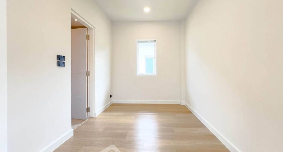 Haus zum Kauf mit 3 Zimmer in Taling Chan, Bangkok