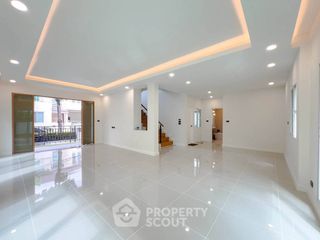 Haus zum Kauf mit 3 Zimmer in Taling Chan, Bangkok