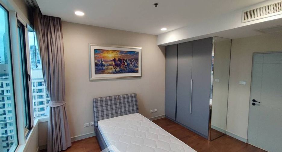 For sale 3 bedrooms condo in Khlong Toei, Bangkok
